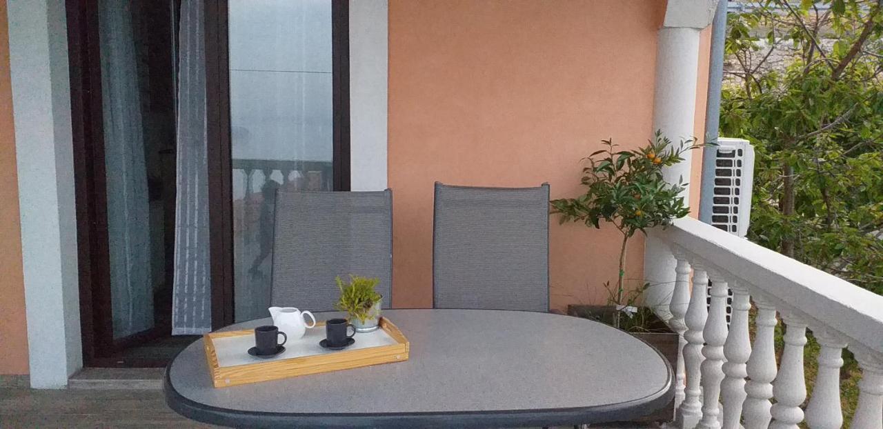 Jovich 3 Apartment *